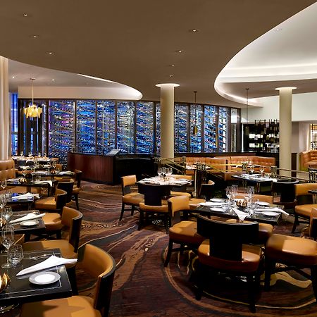 Fontainebleau Miami Beach Bagian luar foto Interior of the restaurant