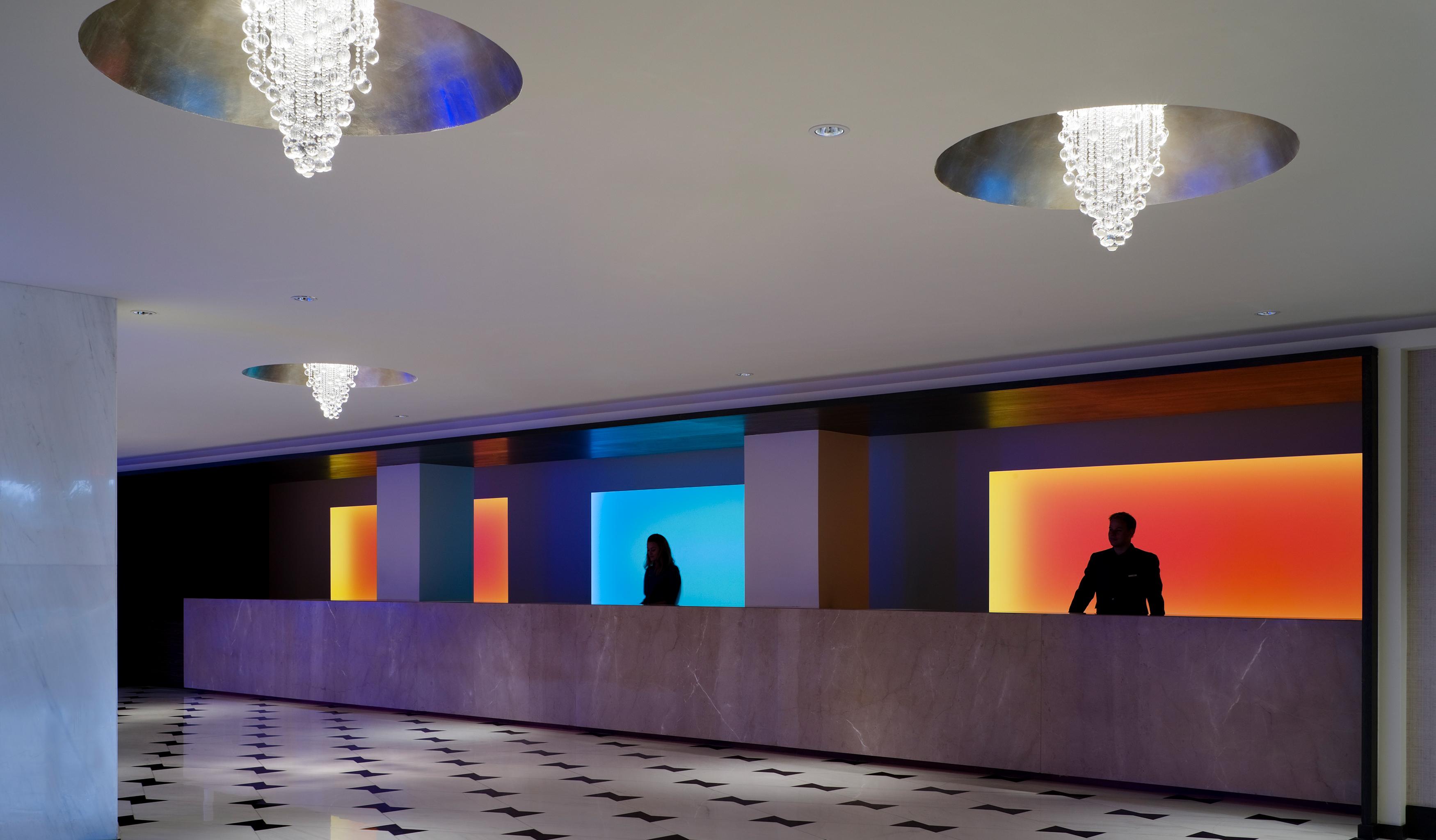 Fontainebleau Miami Beach Bagian luar foto The reception desk at the Mandarin Oriental, Munich