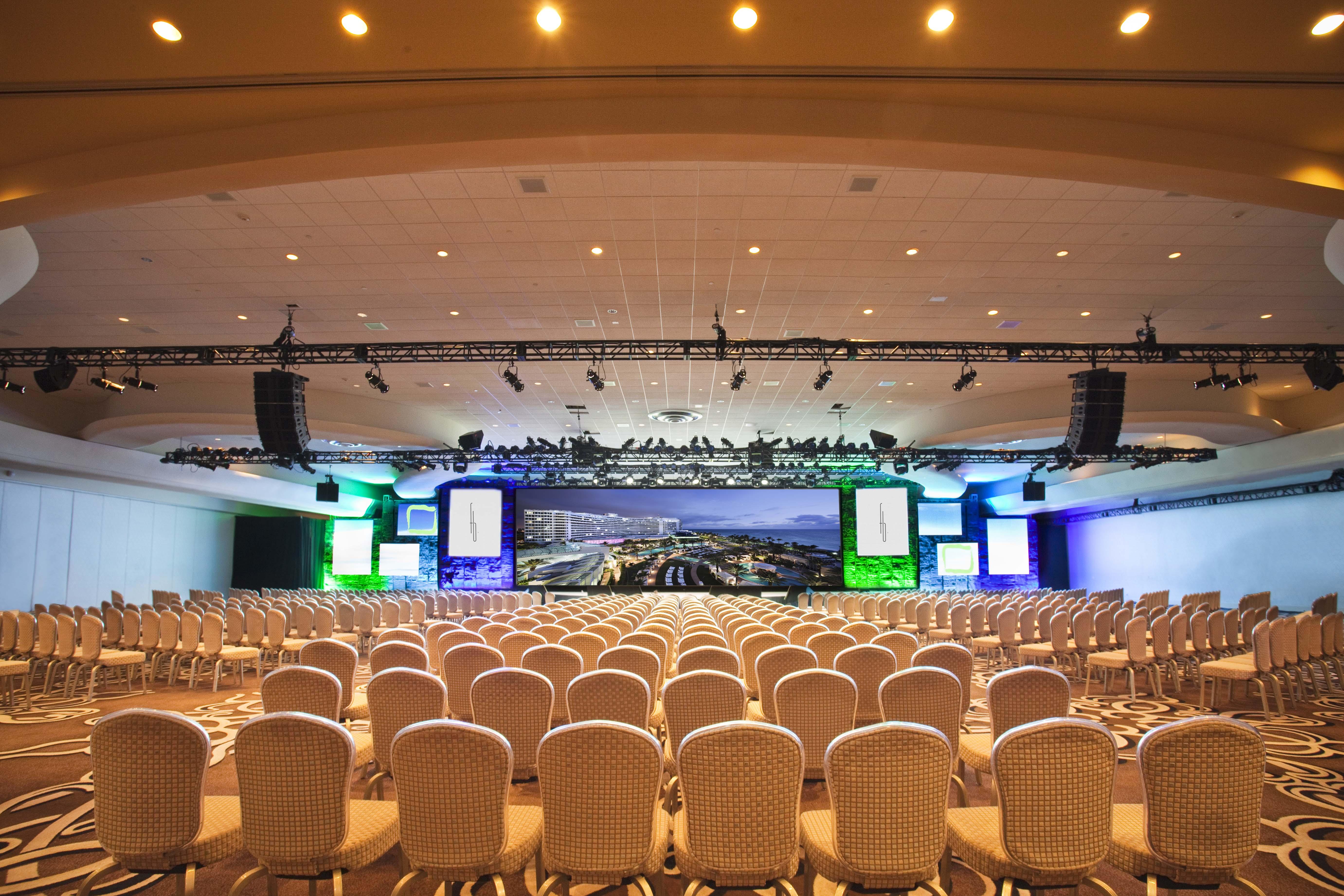 Fontainebleau Miami Beach Bagian luar foto The 2008 convention of the National Education Association
