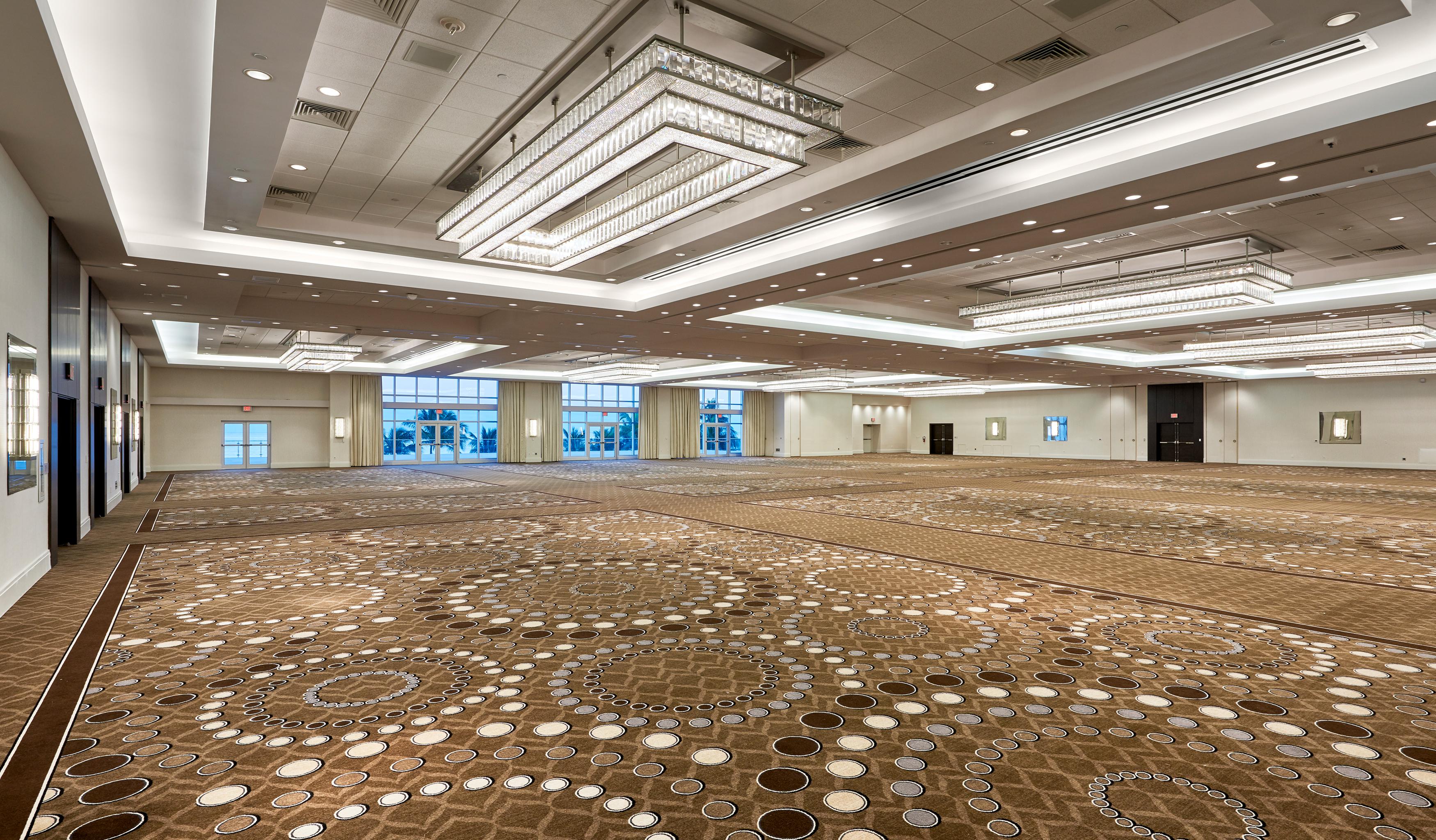 Fontainebleau Miami Beach Bagian luar foto The Grand Ballroom
