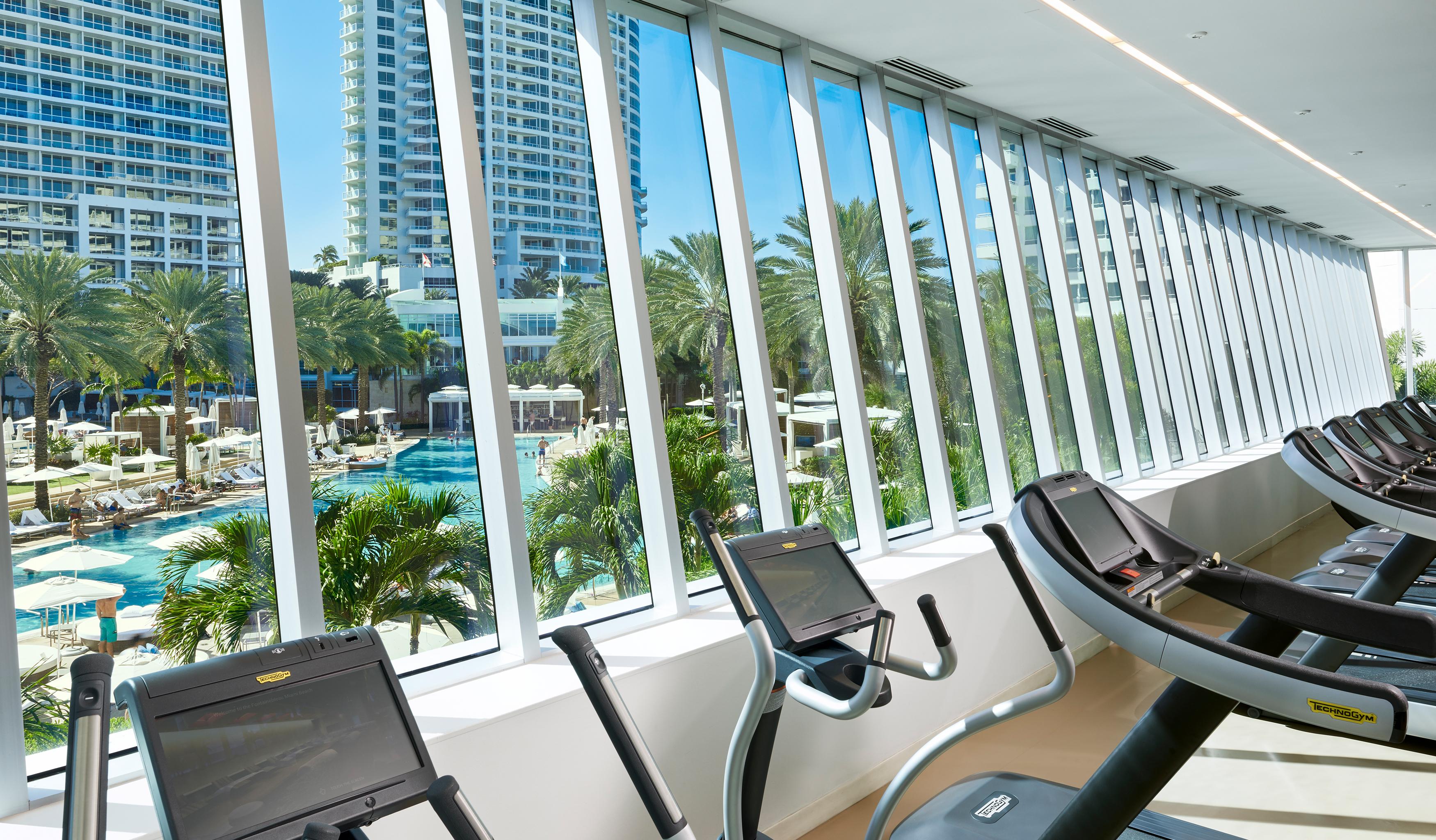 Fontainebleau Miami Beach Bagian luar foto The gym at The Westin