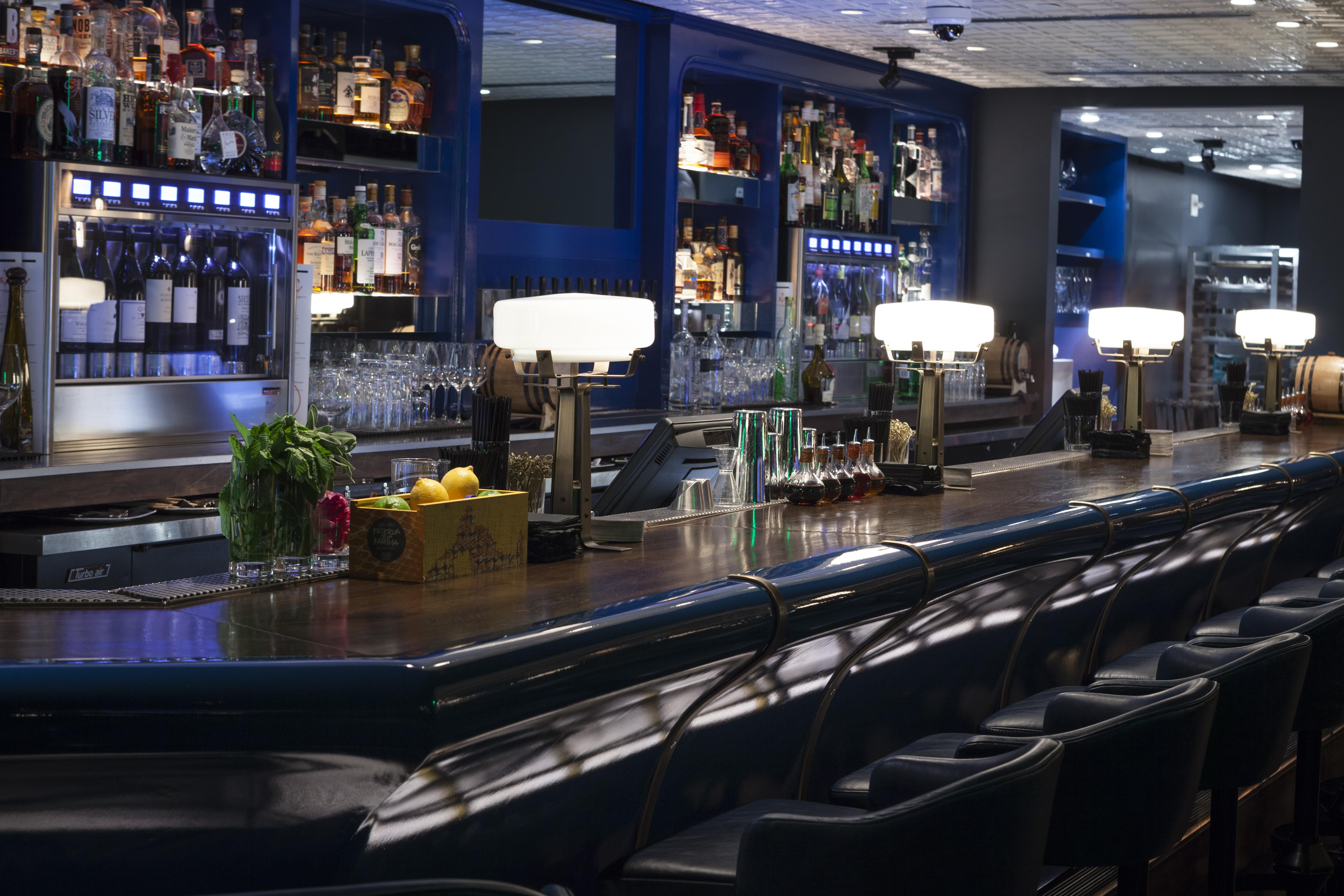 Fontainebleau Miami Beach Bagian luar foto The bar at the American Bar
