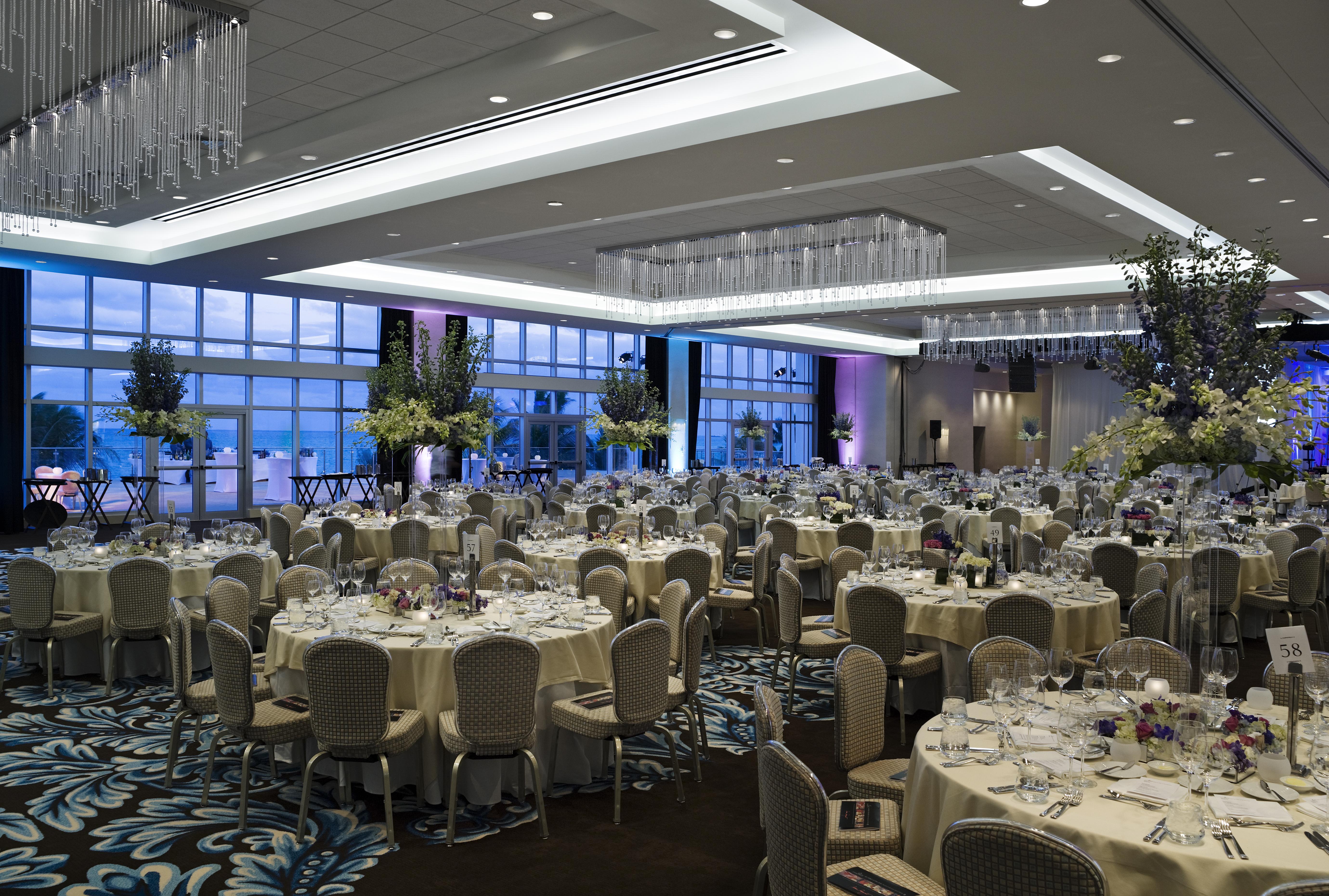 Fontainebleau Miami Beach Bagian luar foto The Grand Ballroom
