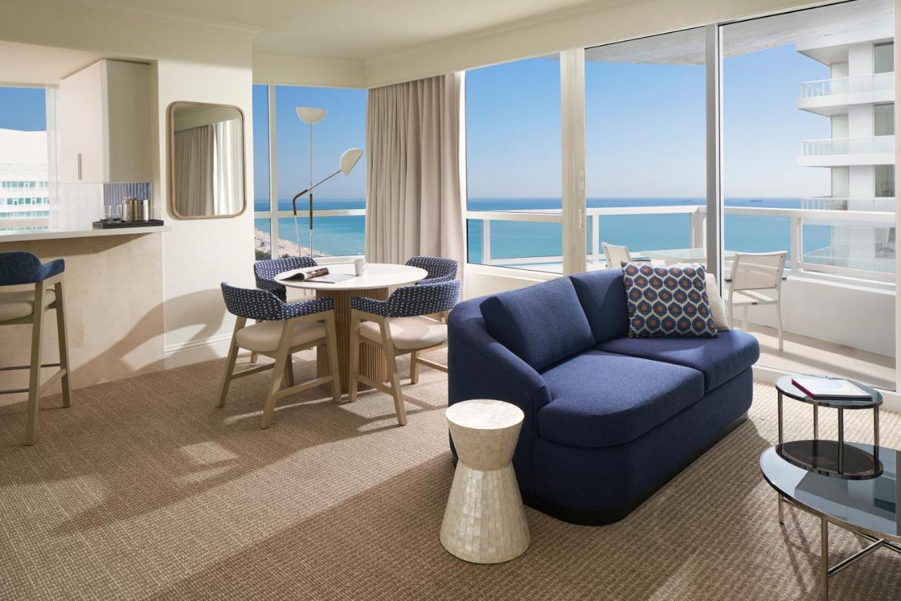 Fontainebleau Miami Beach Bagian luar foto A suite at the Hilton Anatole