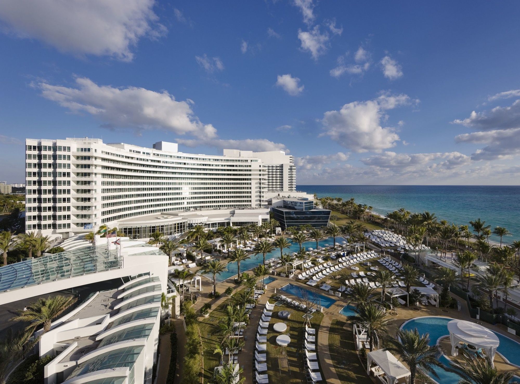 Fontainebleau Miami Beach Bagian luar foto Hilton Miami Beach